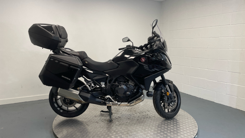 Honda NT1100 Manual (22 Model Year)